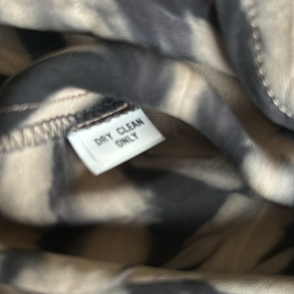 100% silk top, asymmetrical hem - Picture 7 of 9